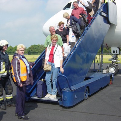 na de birdstrike lachend de trap af