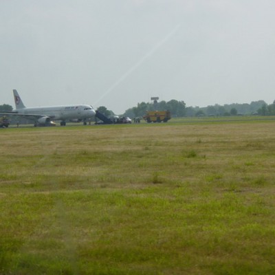 na de birdstrike stil op de startbaan