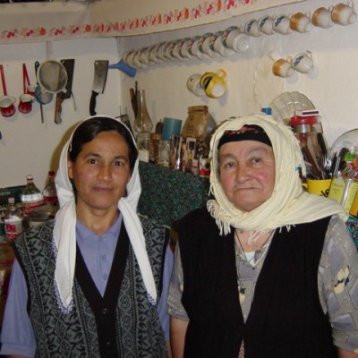 moeder en dochter in de keuken